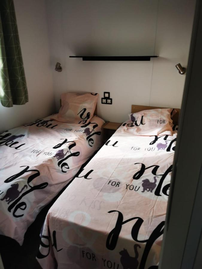 Mobil Home Neuf Camping L Ile Dor Plage St Raphael Avec Piscine Saint-Raphael  Bagian luar foto